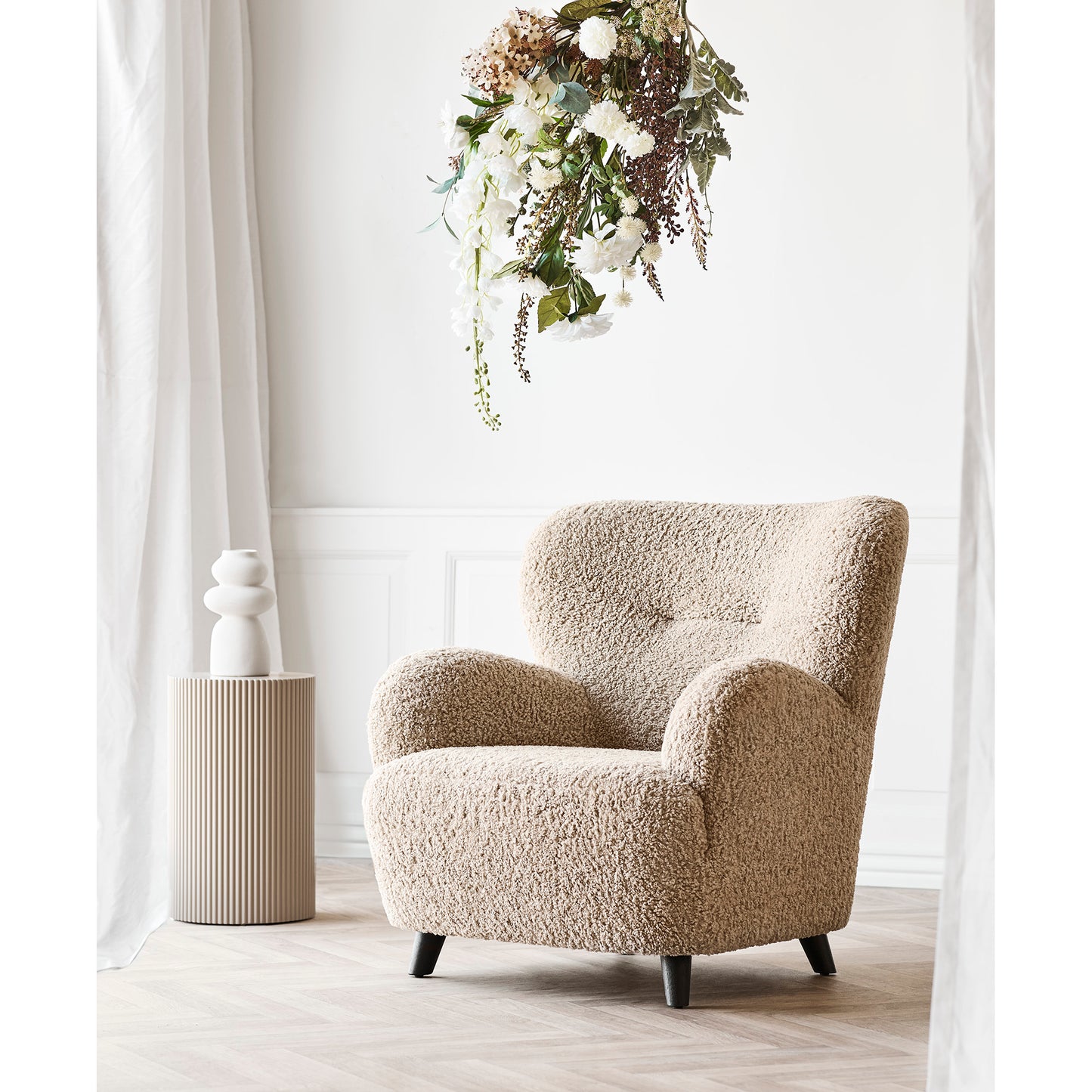 Lunaro Lounge Chair