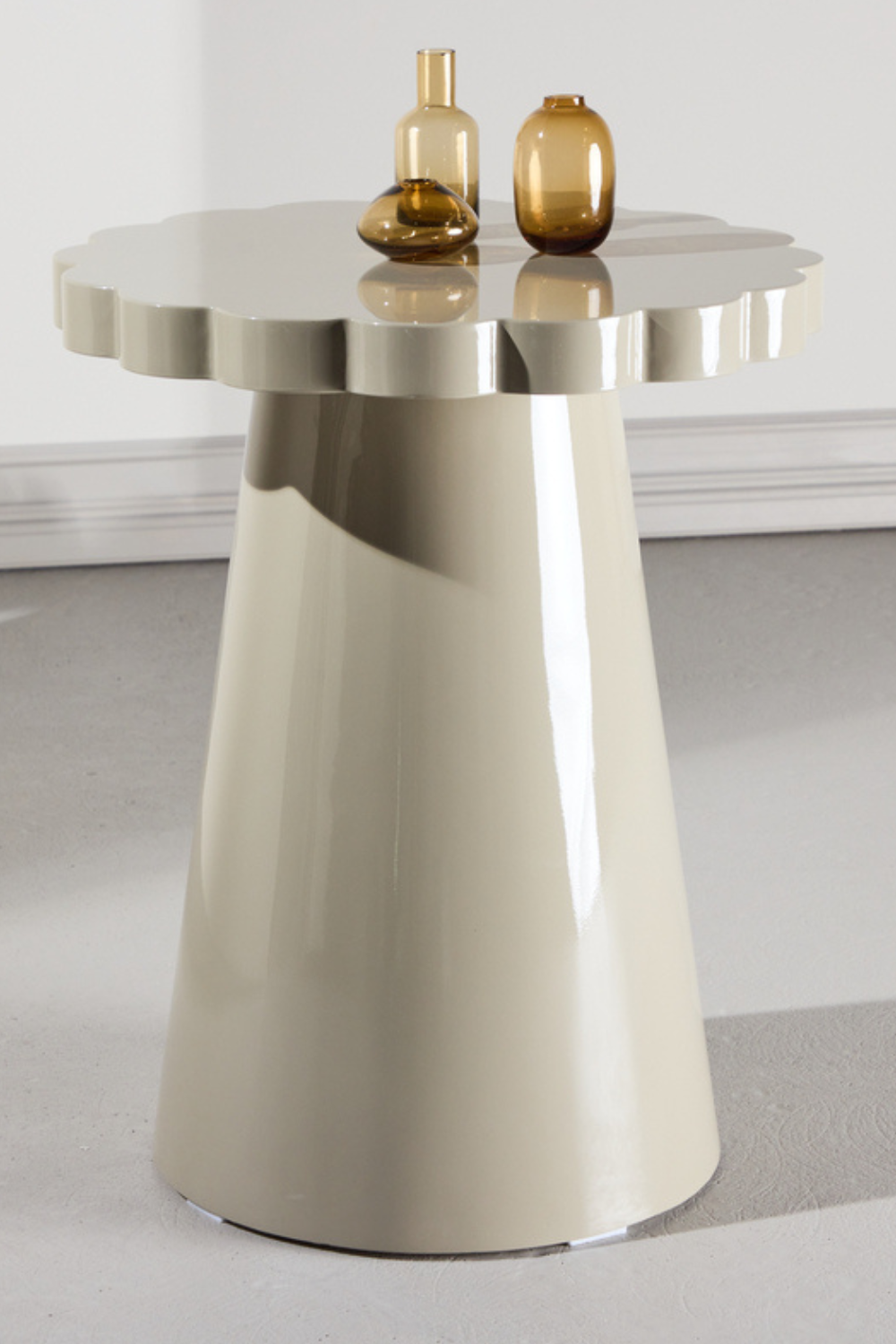 Krull Sidobord Beige