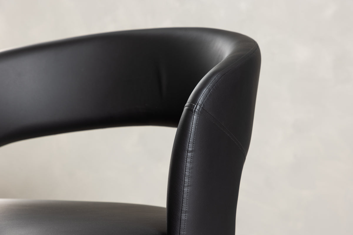 Pre-order Mundo Armchair Black