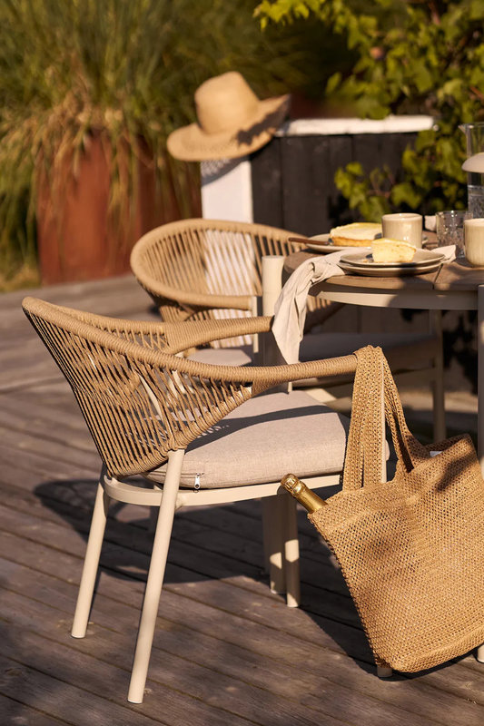 Förhandsboka Abela Matstol Utomhus