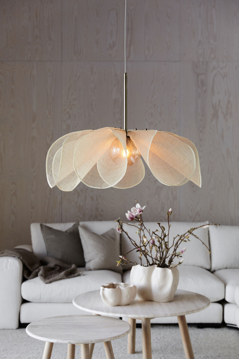 STRENGTH DECKENLEUCHTE Beige 75 cm - Design Anja Pärson und Filippa Rådin