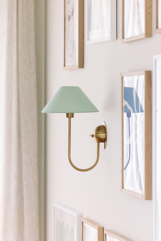 Förhandsboka Iris Vägglampa Ljusgrön