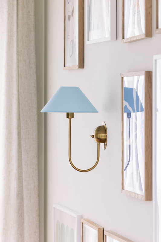 Iris Vägglampa Himmelblå
