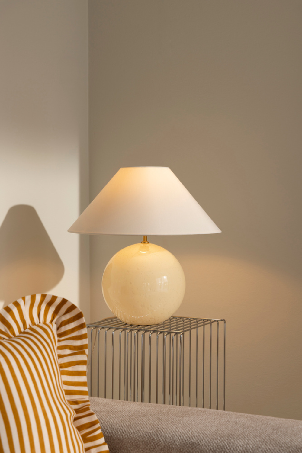 Iris Bordslampa Beige 45cm