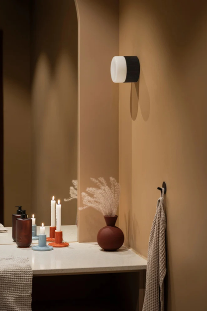 Vägglampa Hubble 12 IP44 vit/svart
