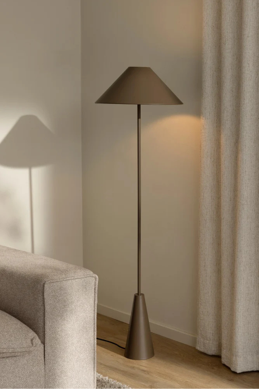 Förhandsboka Cannes Golvlampa Mocka