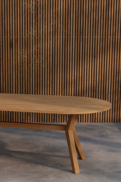 Förhandsboka Kenya Ovala Matbord