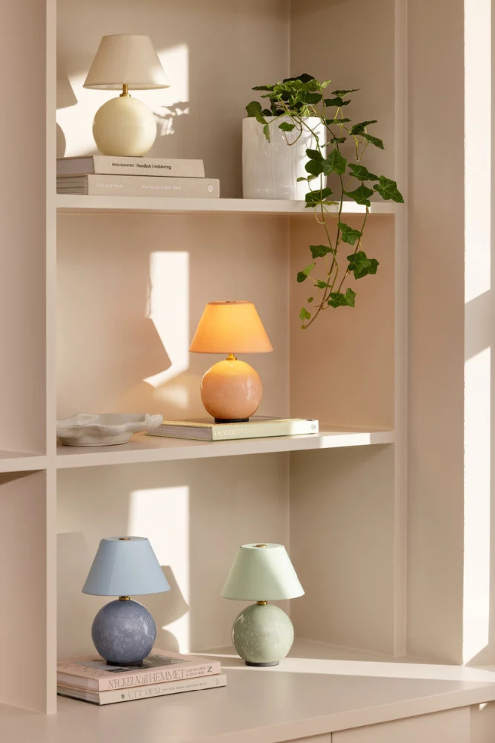 Portabel Bordslampa Iris 16cm Creme