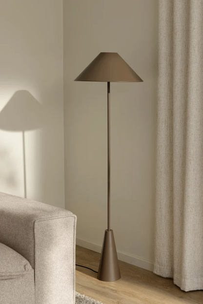 Forhandsbestil Cannes Gulvlampe Mocka