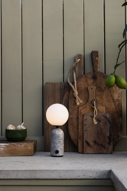 Förhandsboka Torrano Portabel Bordslampa Grå
