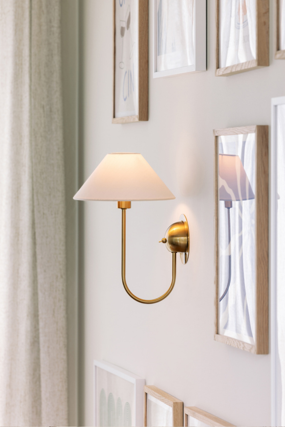 Förhandsboka Iris Vägglampa Beige