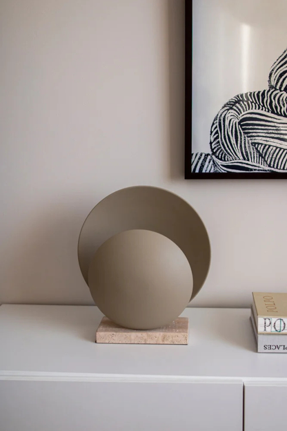 Förhandsboka Orbit Bordslampa Beige