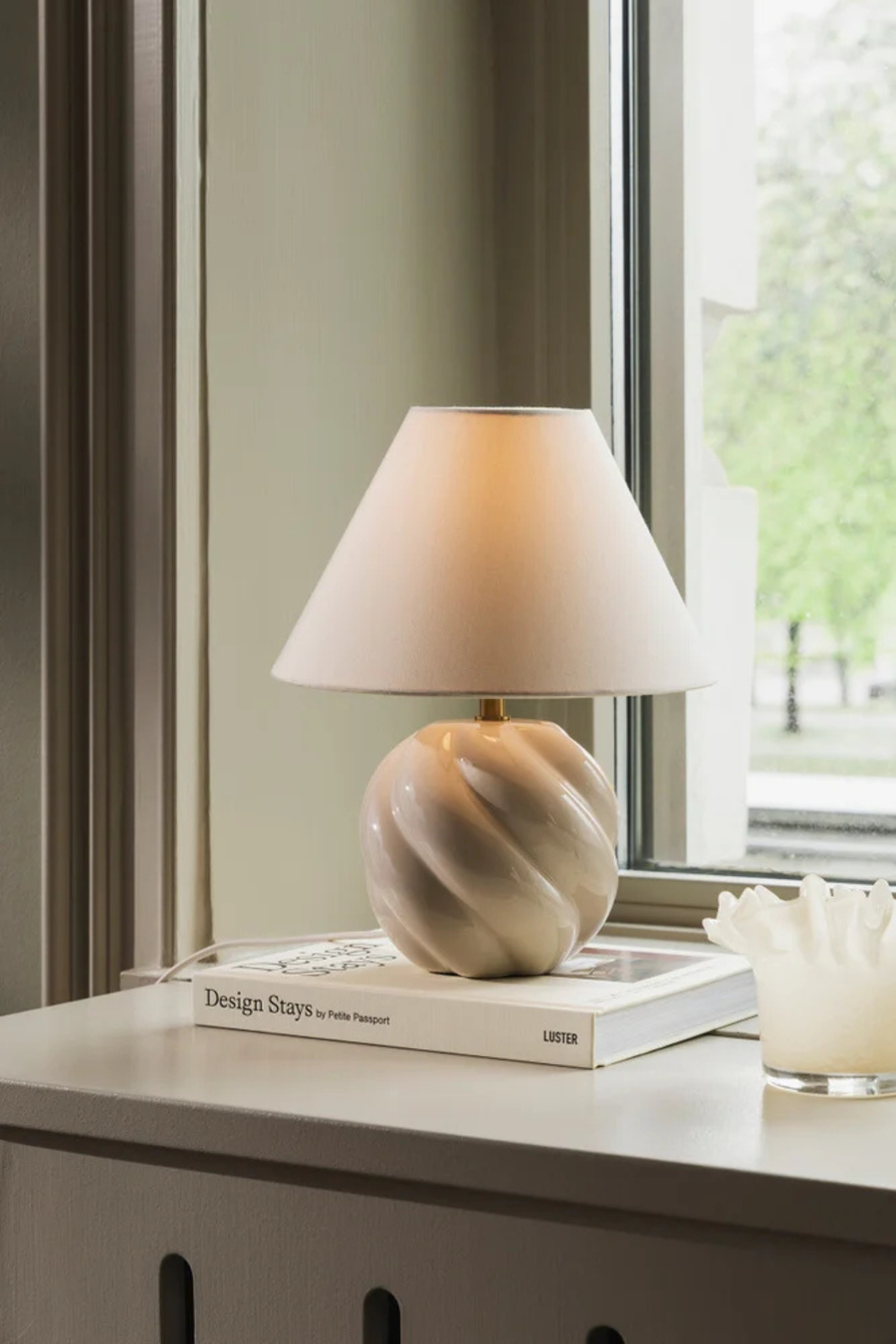Bordslampa Dahlia Beige
