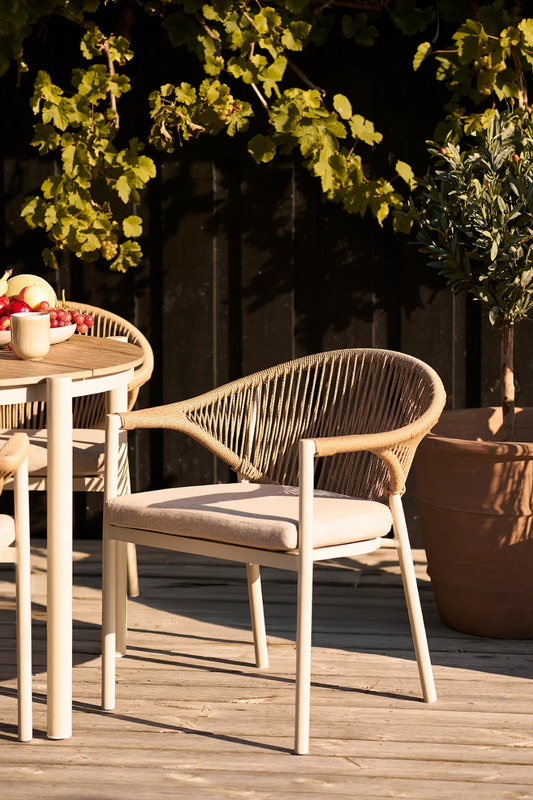 Förhandsboka Abela Matstol Utomhus