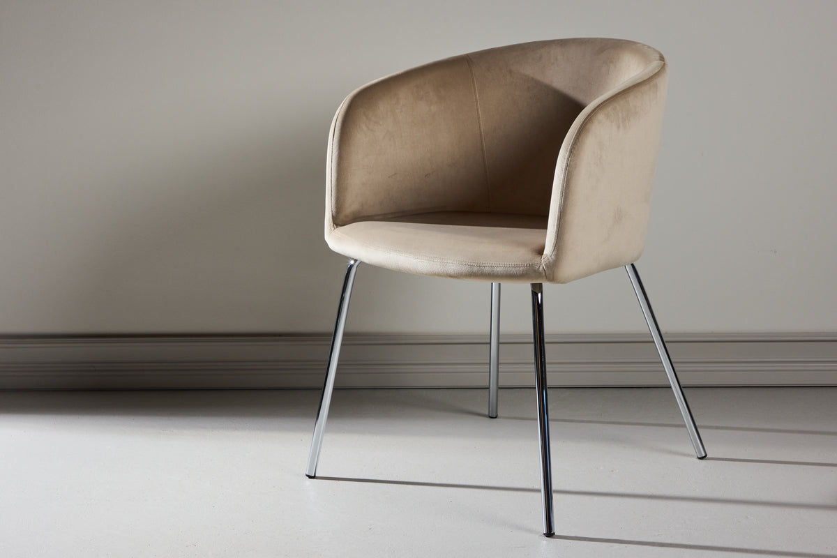 Förhandsboka Berit Matstolar Beige