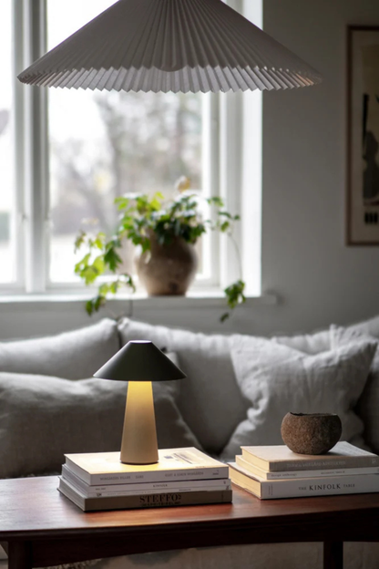 Portabel bordslampa Cannes IP44 Mossgrön