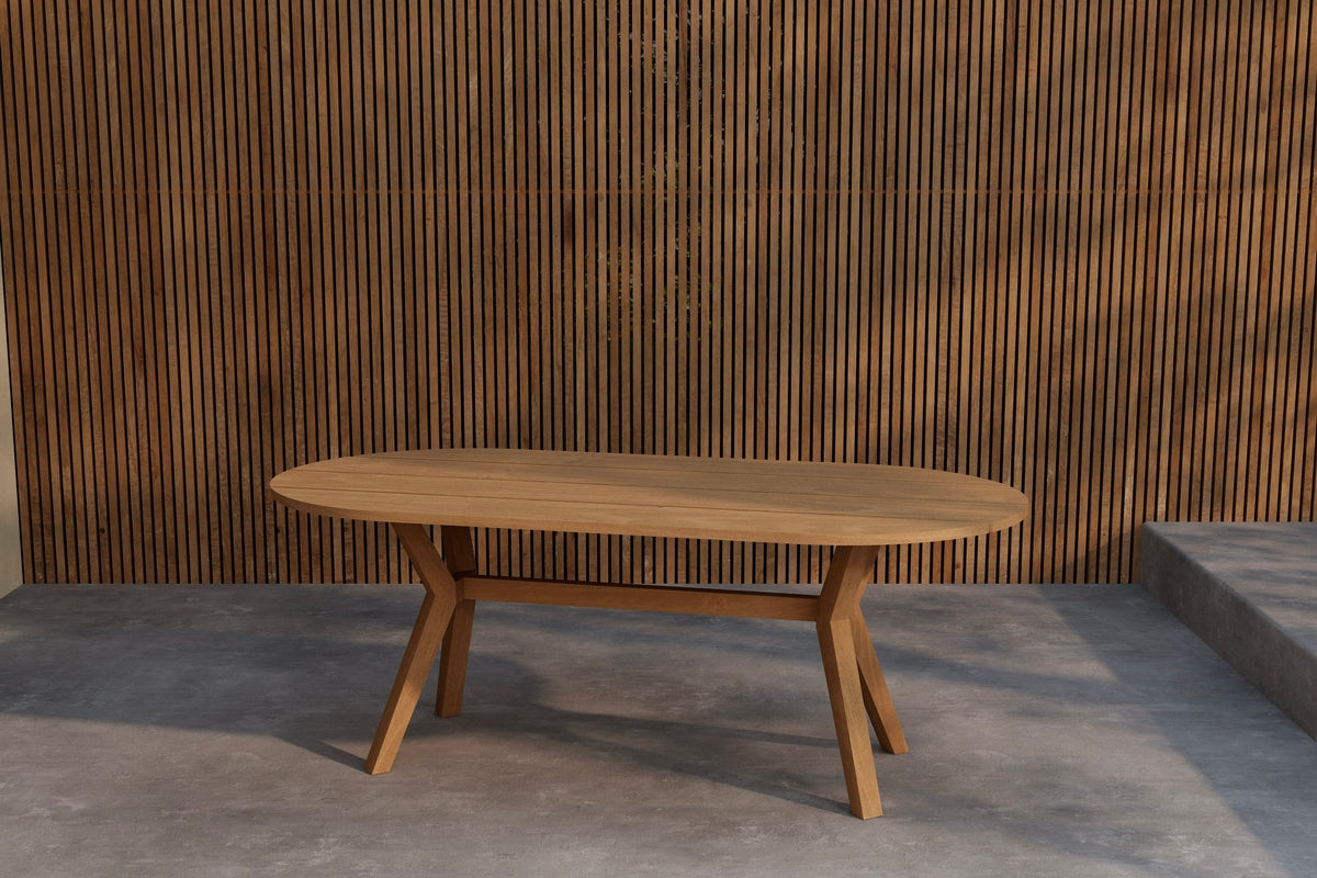 Förhandsboka Kenya Ovala Matbord